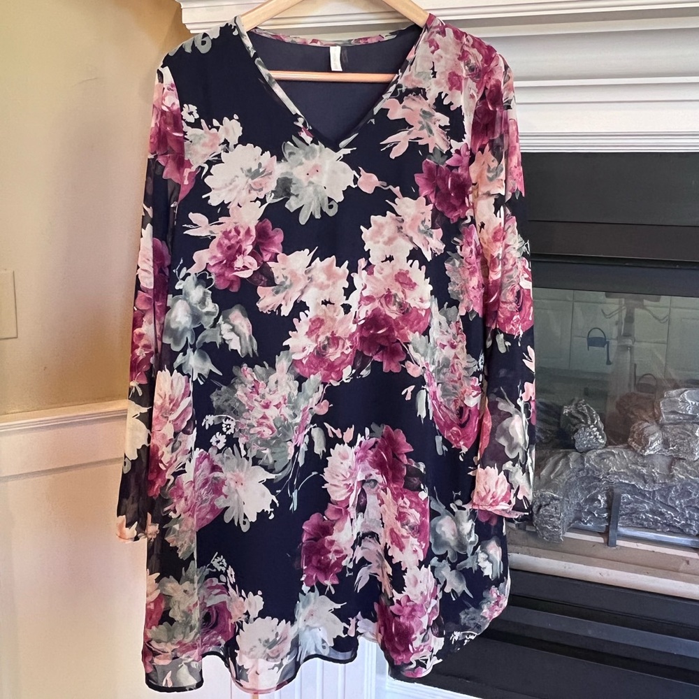 Flowing MATERNITY above knee dress!